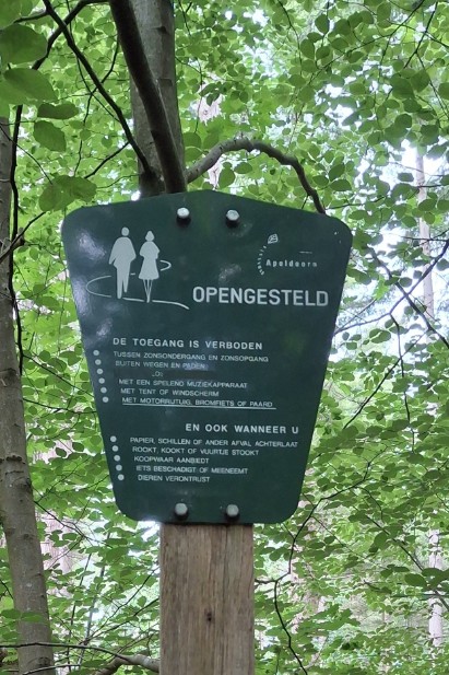 groen opengesteld bord hondenbos julianatoren 2 Opengesteld-bord gemeente Apeldoorn bij Hondenbos Julianatoren.